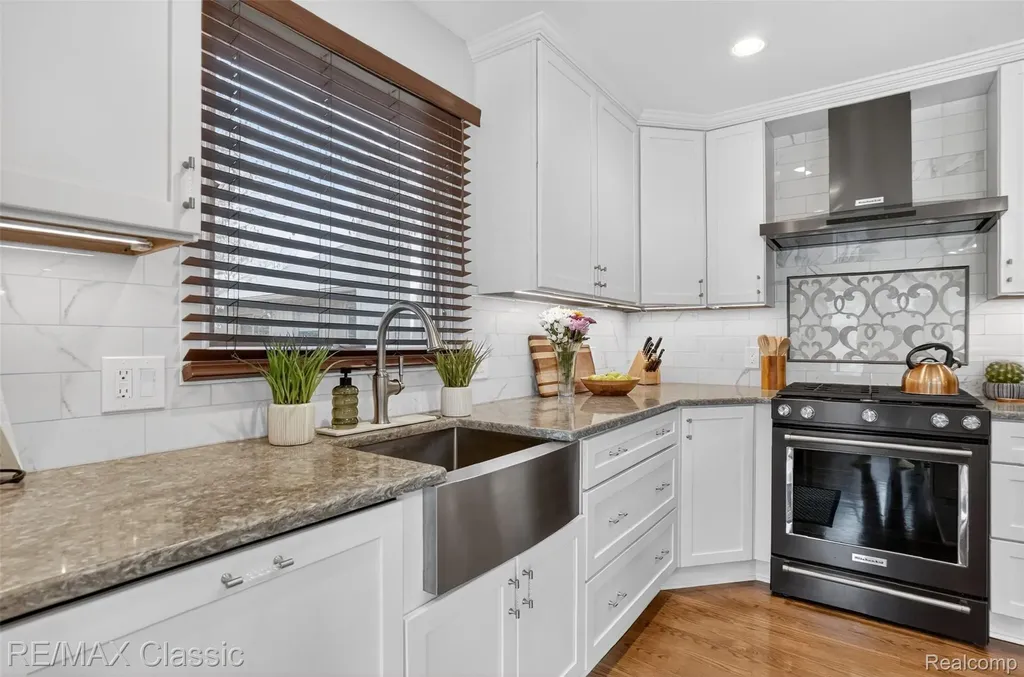 29640 Vista Court Farmington Hills City MI 48331
