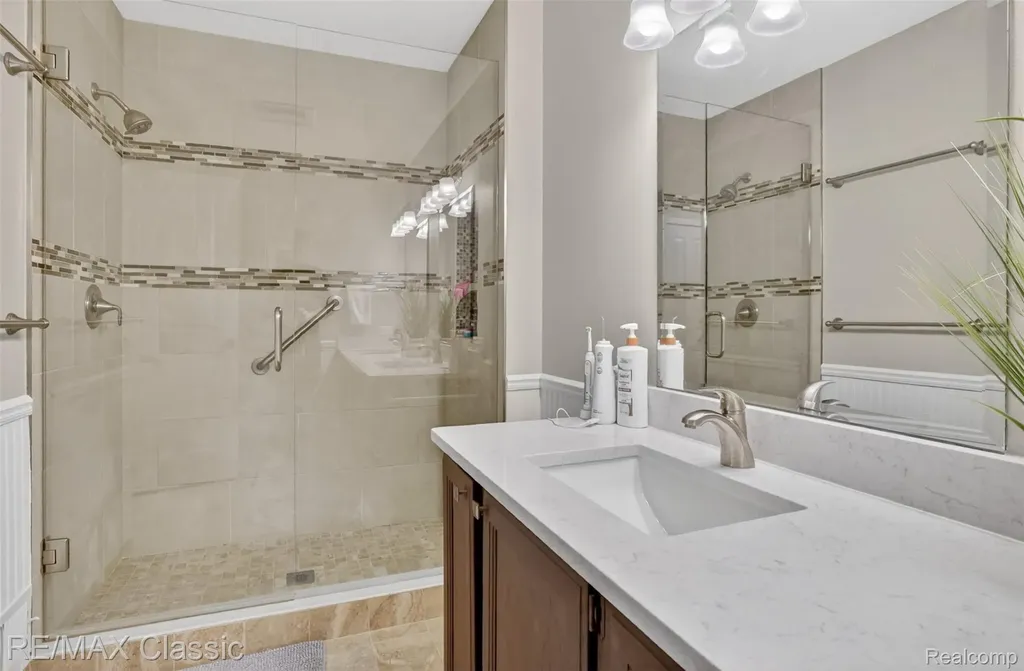 29640 Vista Court Farmington Hills City MI 48331