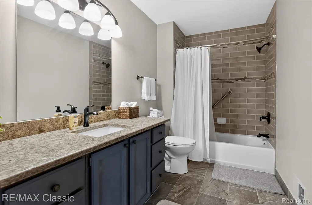 29640 Vista Court Farmington Hills City MI 48331