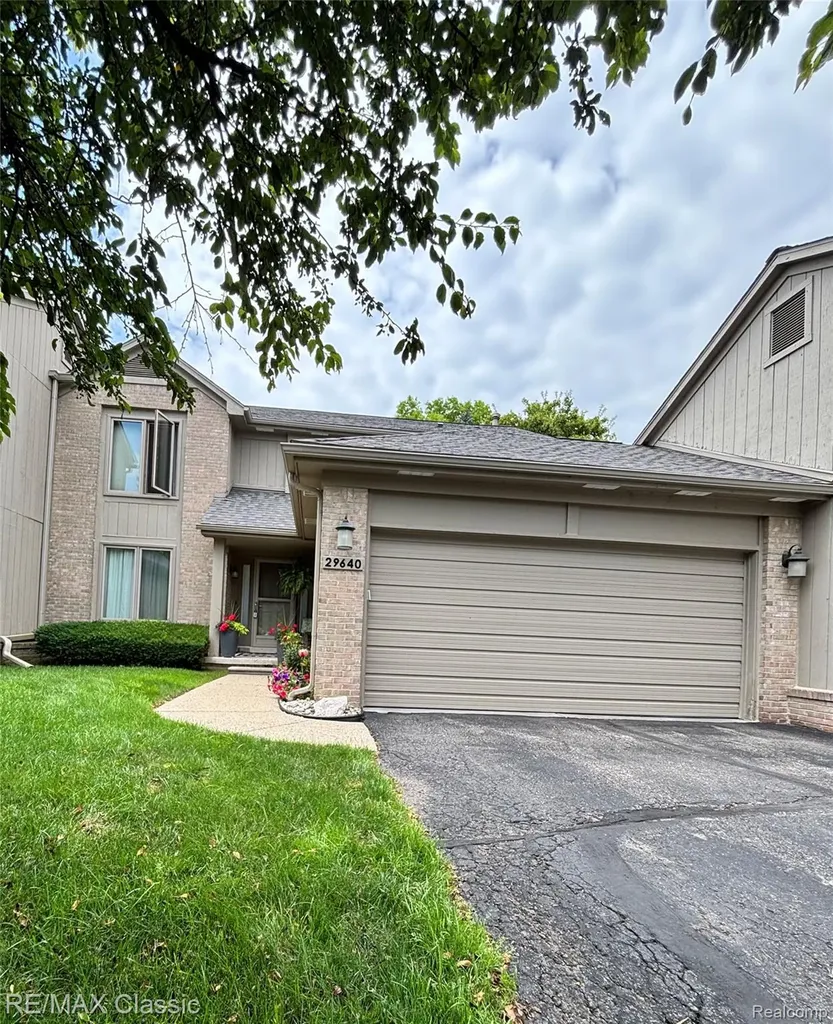 29640 Vista Court Farmington Hills City MI 48331
