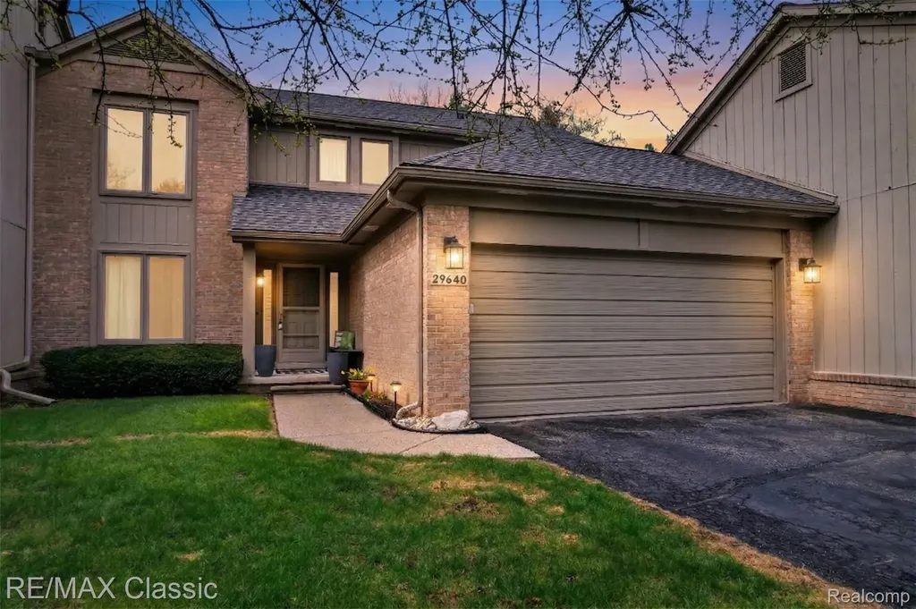 29640 Vista Court Farmington Hills City MI 48331