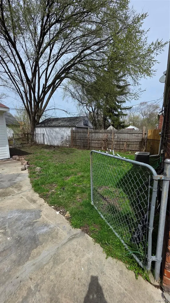 9759 Manistique Street Detroit City MI 48224