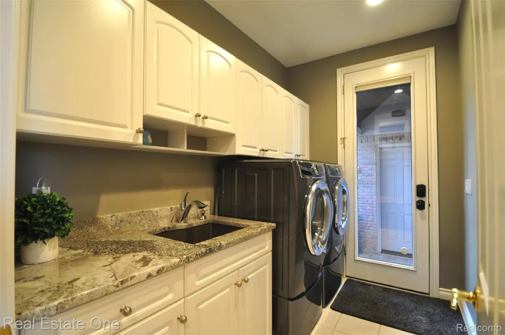 3648 W Tienken Road Rochester Hills City MI 48306