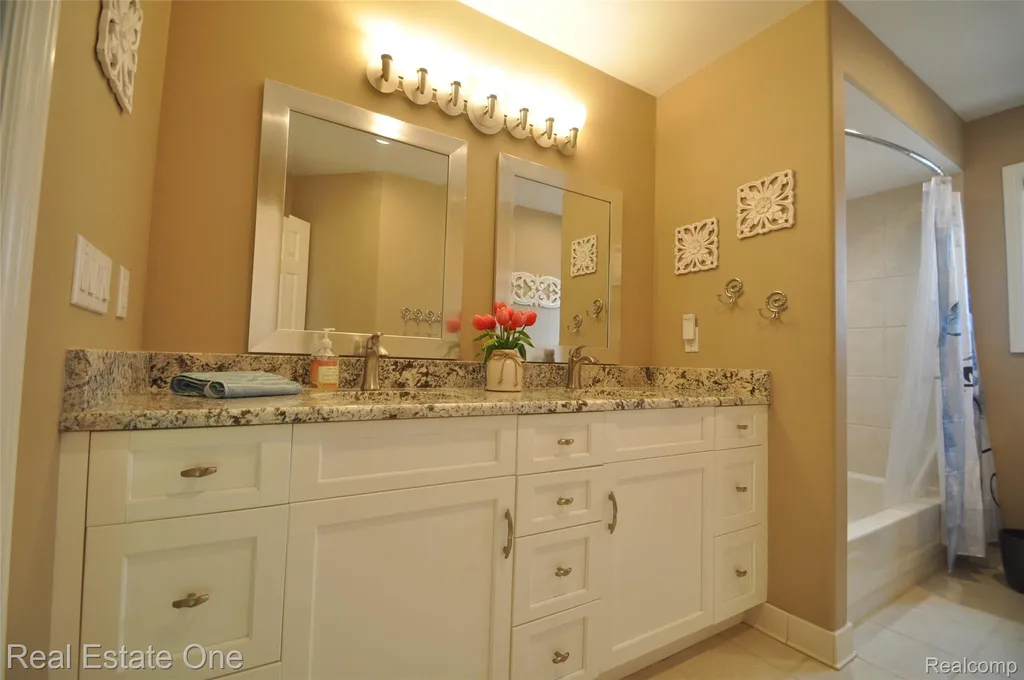 3648 W Tienken Road Rochester Hills City MI 48306