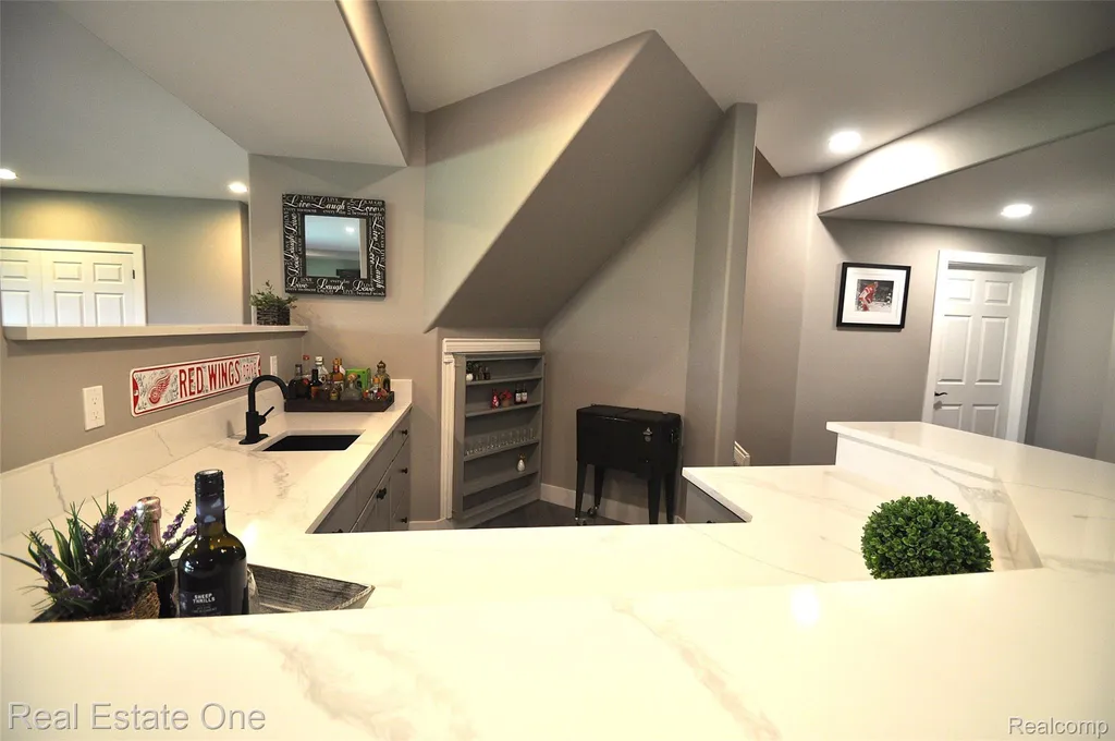 3648 W Tienken Road Rochester Hills City MI 48306
