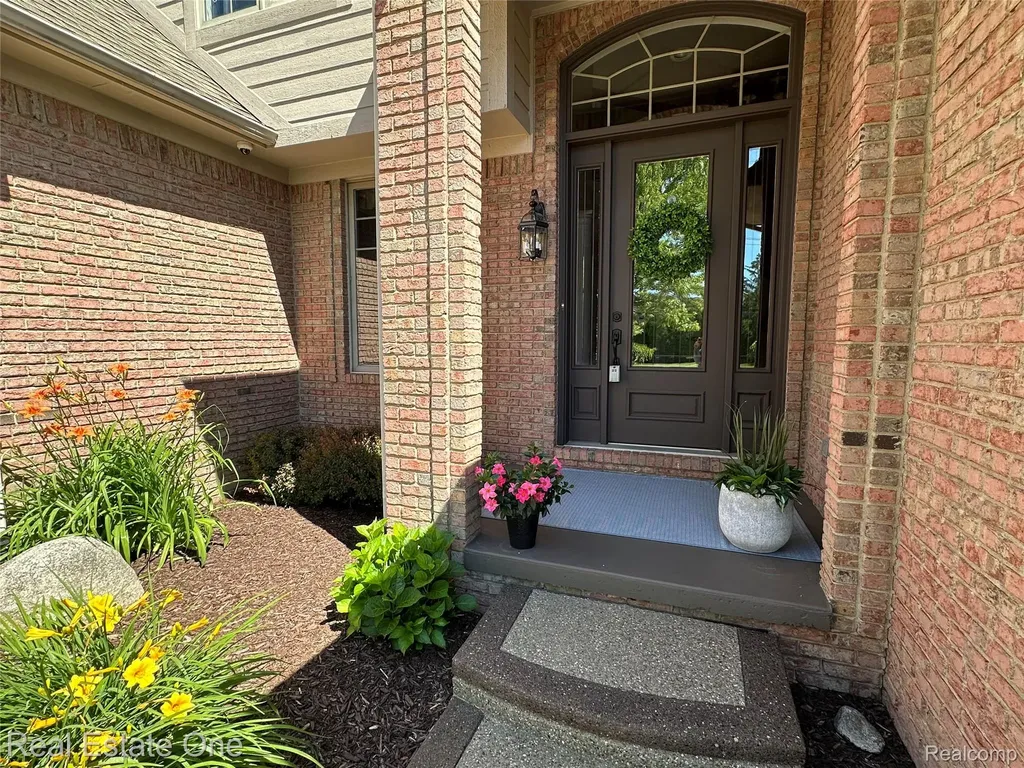 3648 W Tienken Road Rochester Hills City MI 48306