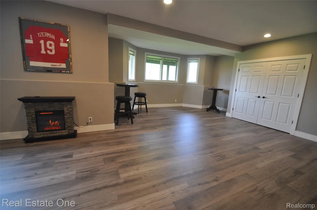 3648 W Tienken Road Rochester Hills City MI 48306