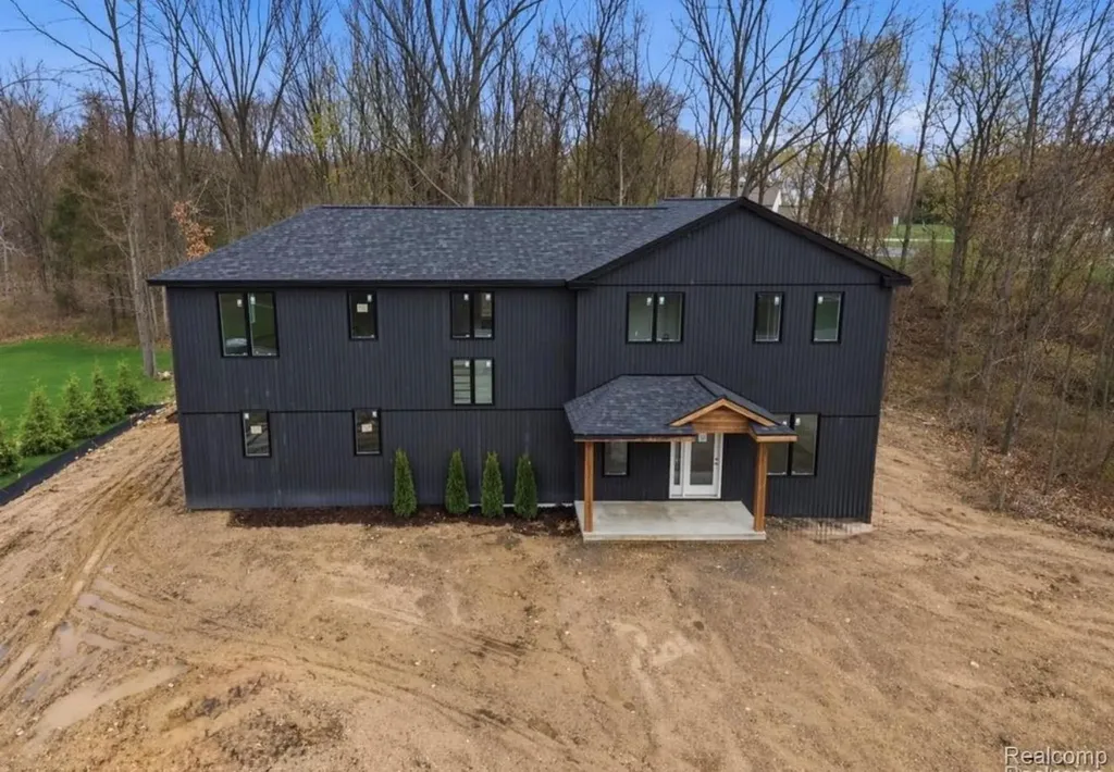 11810 Scenic Valley Springfield Charter Township MI 48350