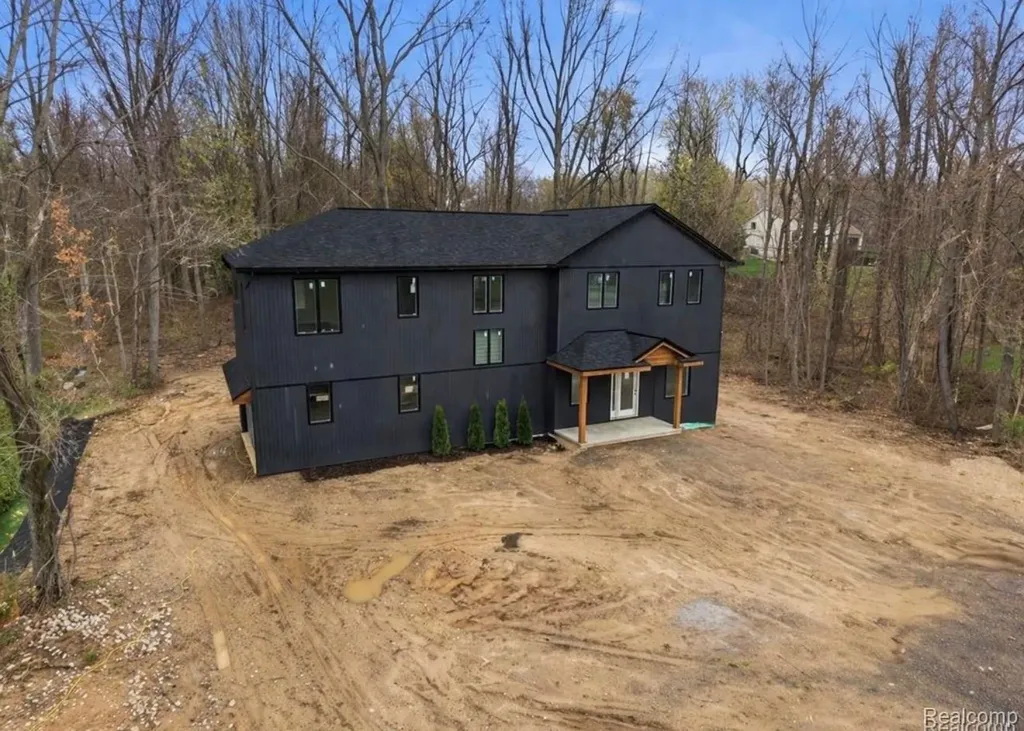 11810 Scenic Valley Springfield Charter Township MI 48350