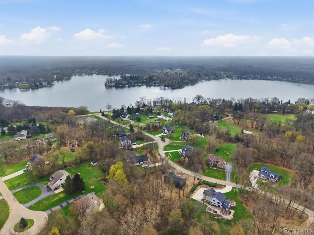 11810 Scenic Valley Springfield Charter Township MI 48350