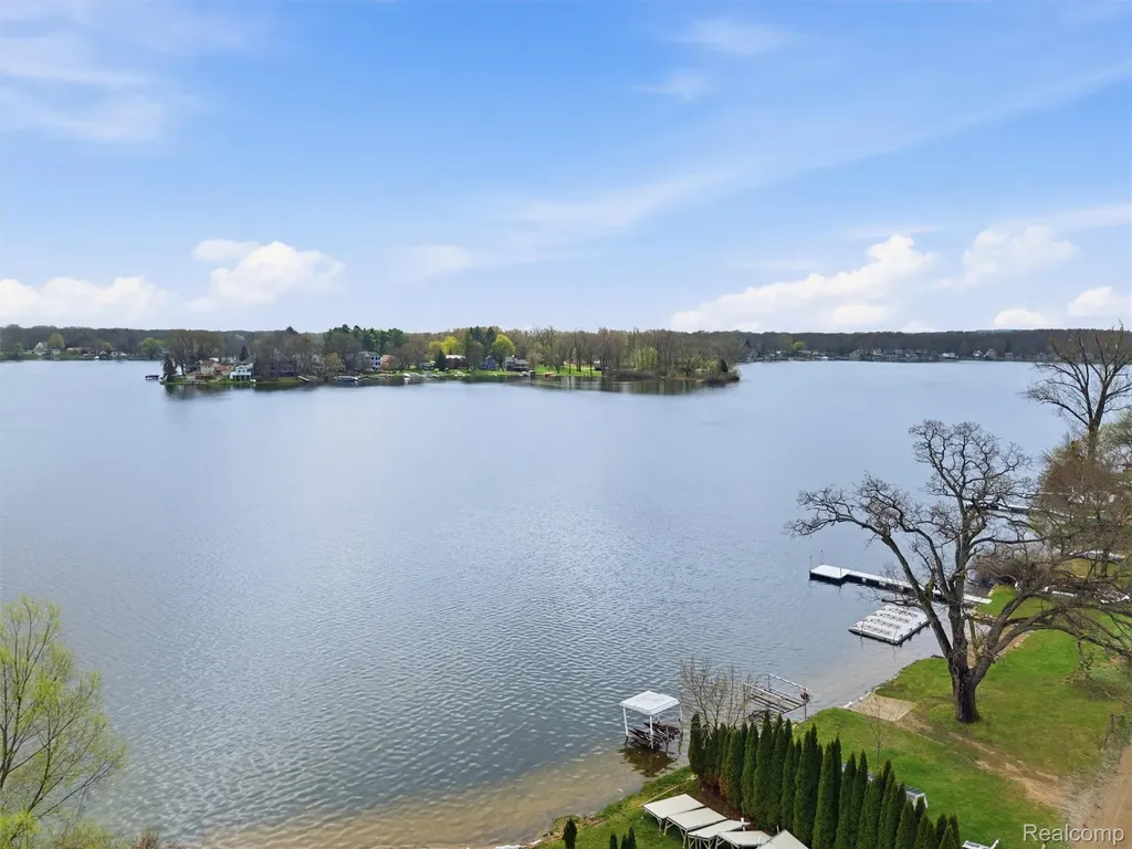 11810 Scenic Valley Springfield Charter Township MI 48350