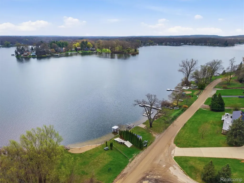 11810 Scenic Valley Springfield Charter Township MI 48350