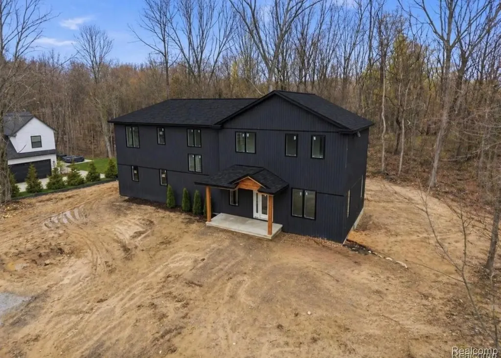 11810 Scenic Valley Springfield Charter Township MI 48350