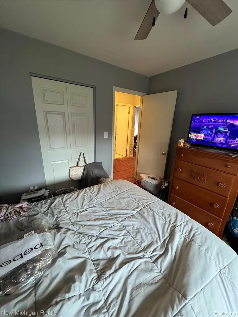 25888 Carl Street Roseville City MI 48066