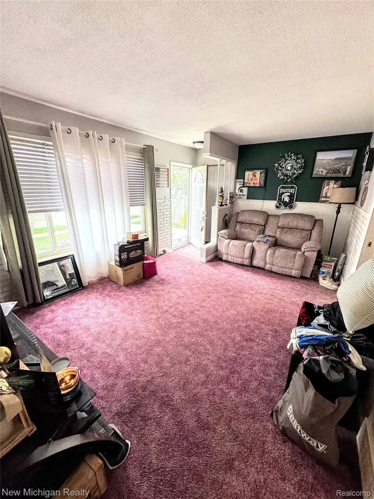 25888 Carl Street Roseville City MI 48066