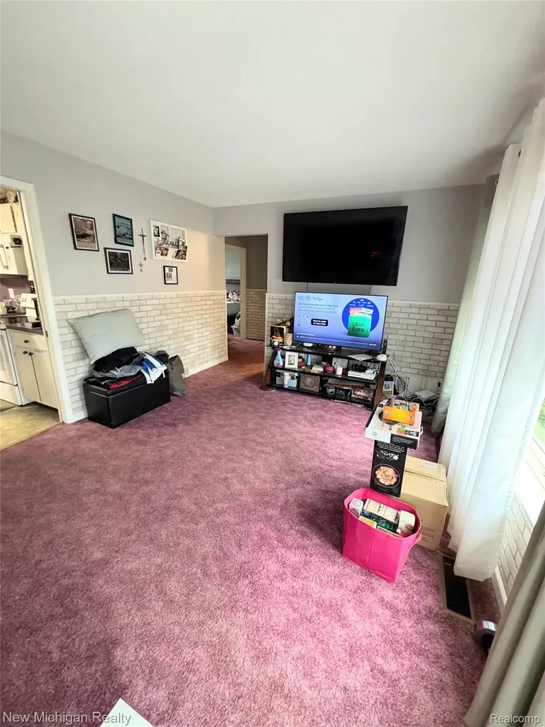 25888 Carl Street Roseville City MI 48066