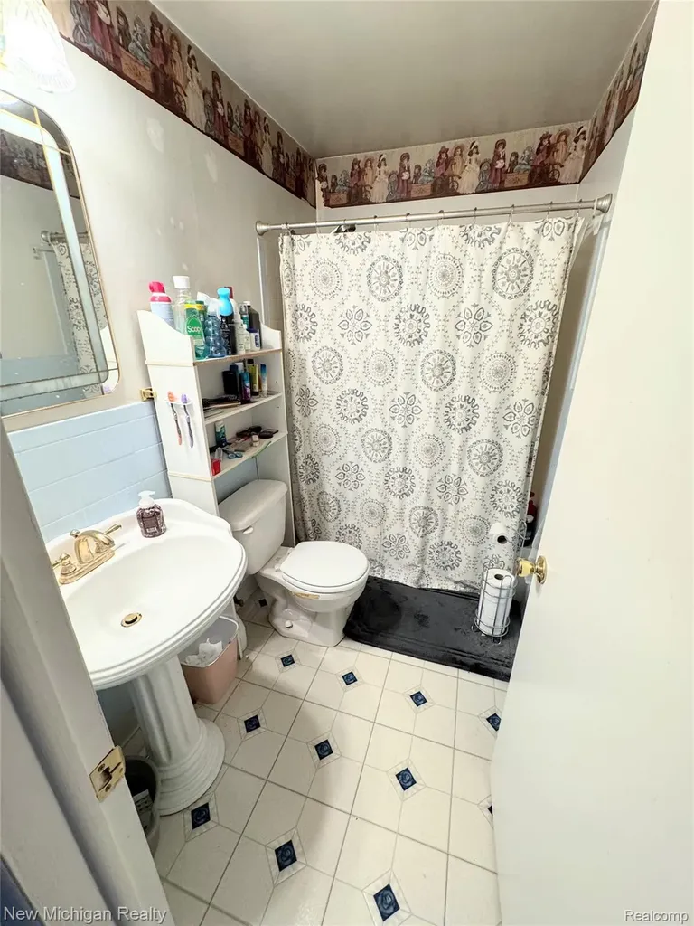 25888 Carl Street Roseville City MI 48066