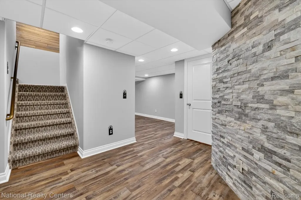 22270 Boulder Drive Farmington Hills City MI 48335
