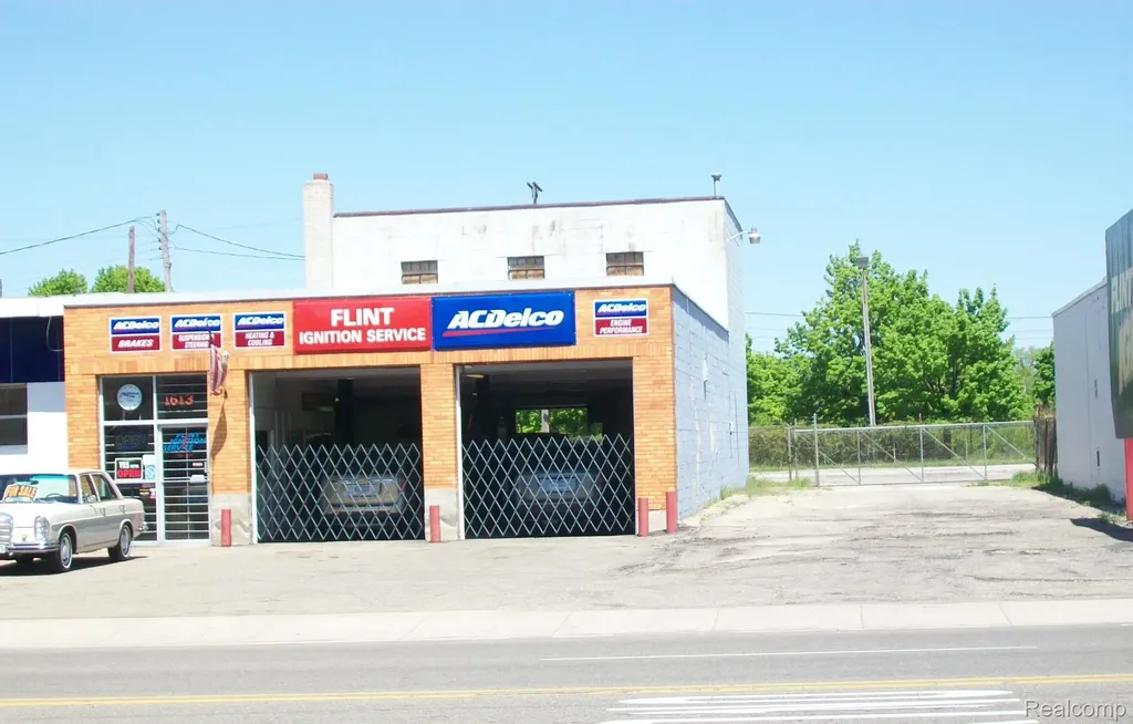 1613 S Saginaw Street Flint City MI 48503