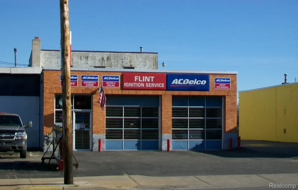 1613 S Saginaw Street Flint City MI 48503