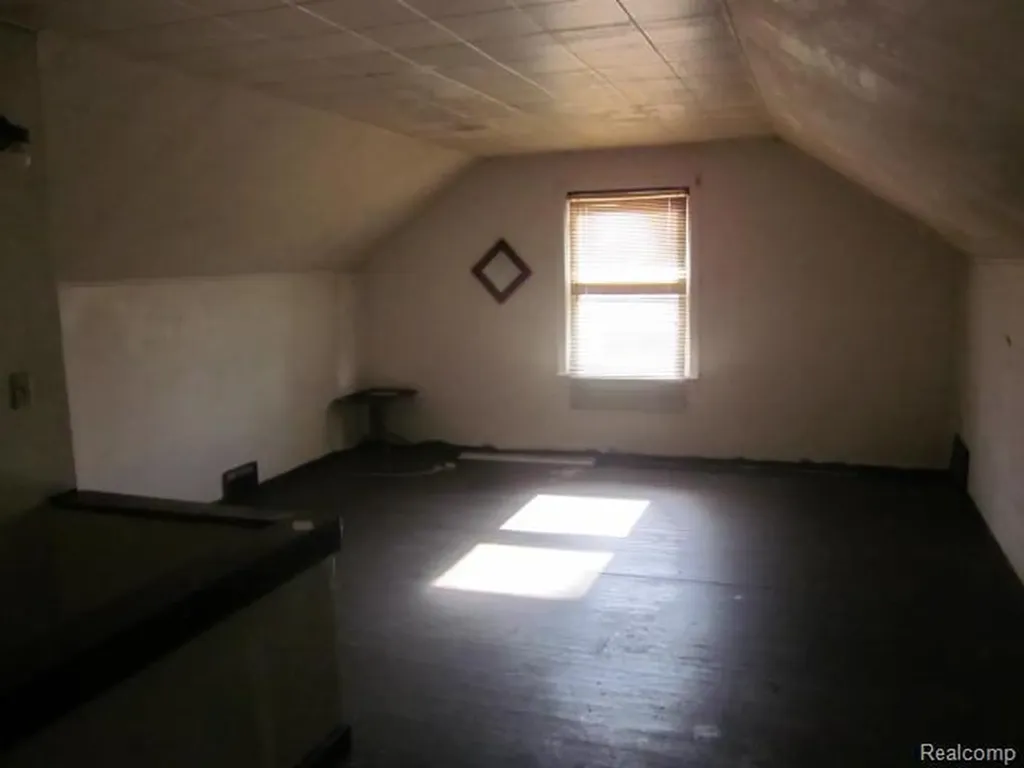 19400 Hickory Street Detroit City MI 48205