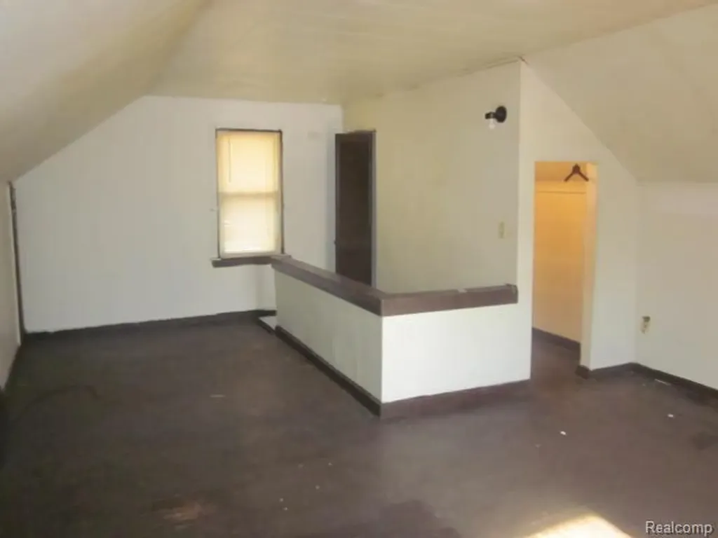 19400 Hickory Street Detroit City MI 48205
