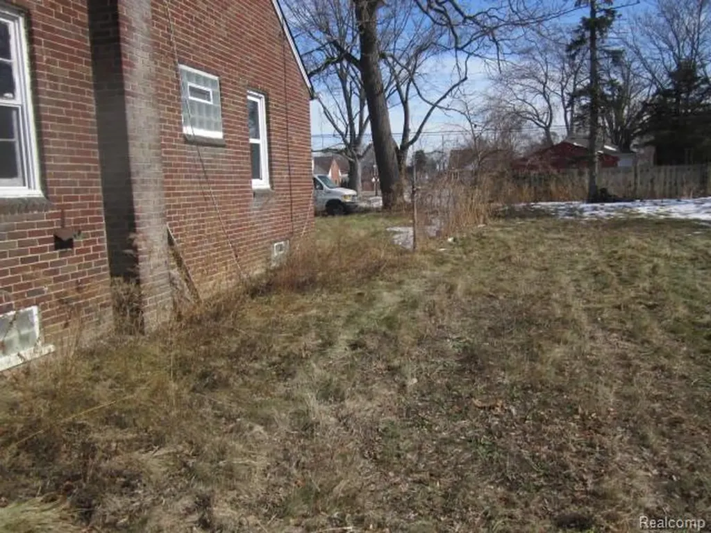 19400 Hickory Street Detroit City MI 48205