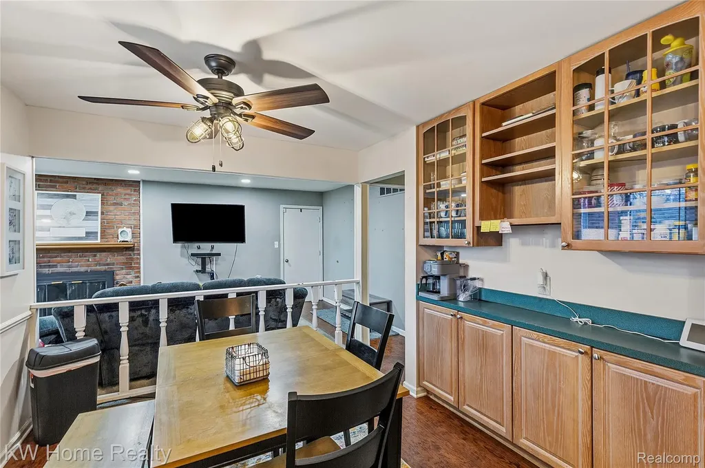 25982 Kilreigh Drive Farmington Hills City MI 48336