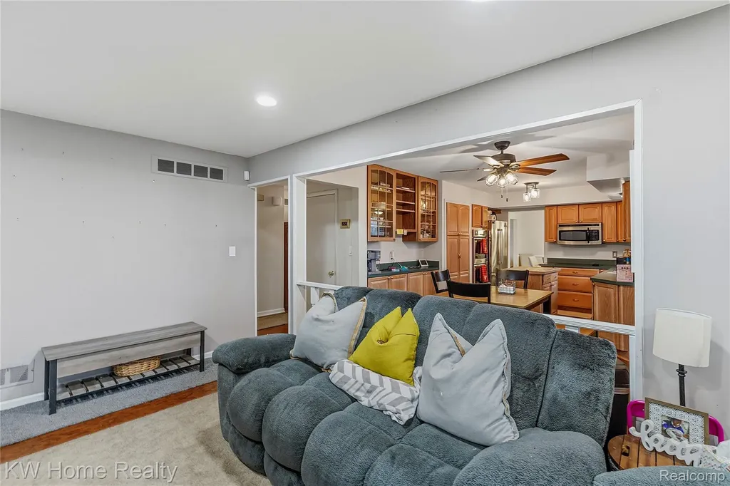 25982 Kilreigh Drive Farmington Hills City MI 48336