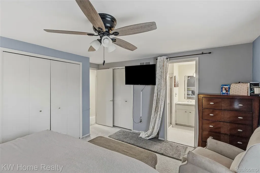 25982 Kilreigh Drive Farmington Hills City MI 48336