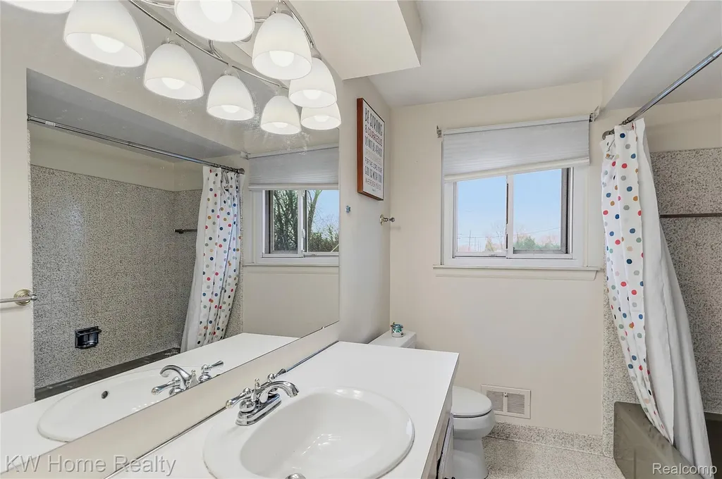 25982 Kilreigh Drive Farmington Hills City MI 48336