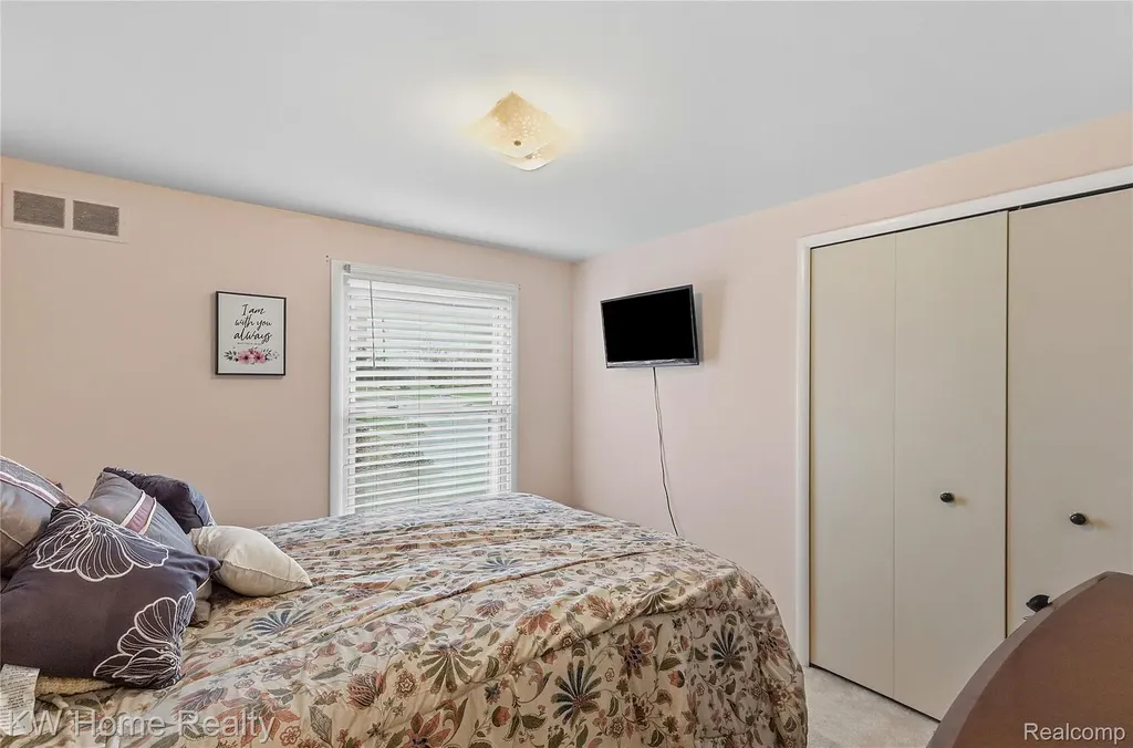 25982 Kilreigh Drive Farmington Hills City MI 48336