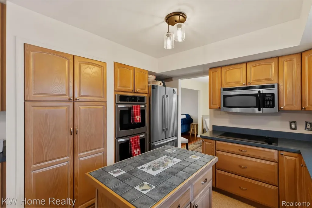 25982 Kilreigh Drive Farmington Hills City MI 48336