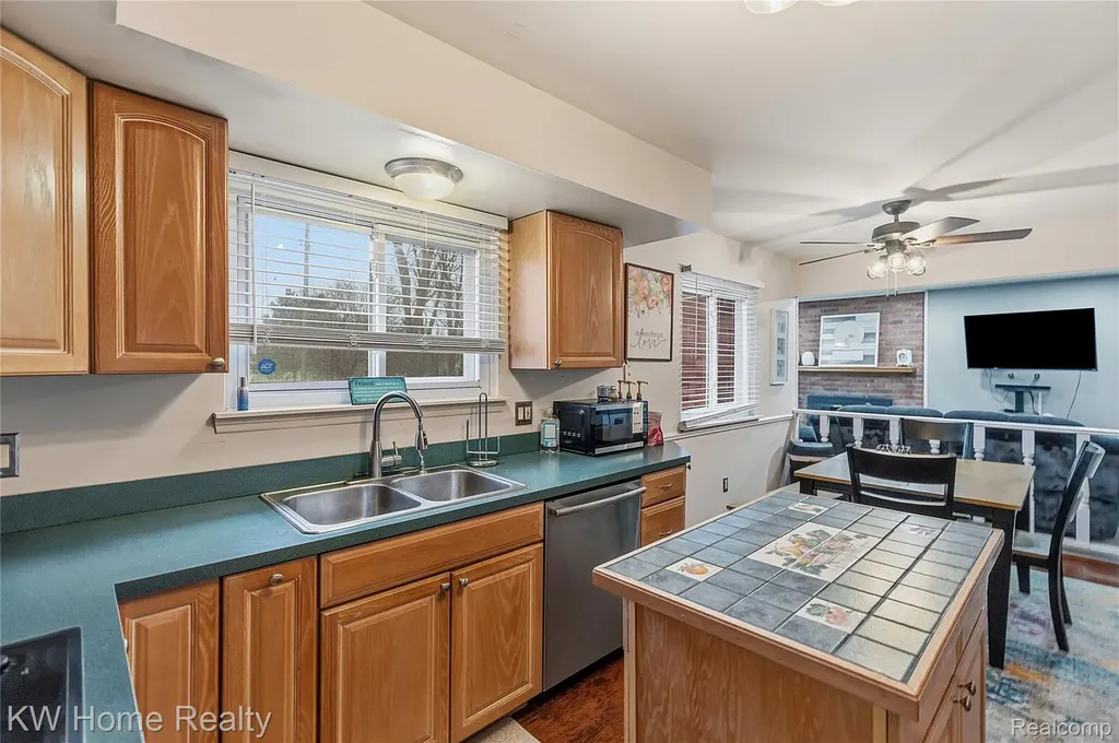 25982 Kilreigh Drive Farmington Hills City MI 48336