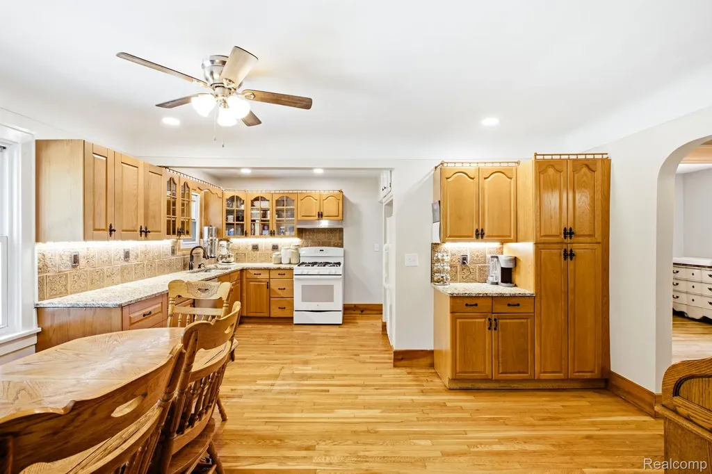 5275 Gratiot Avenue St. Clair Township MI 48079