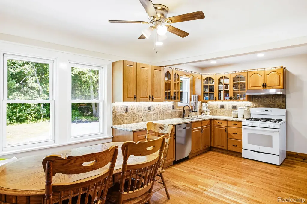 5275 Gratiot Avenue St. Clair Township MI 48079