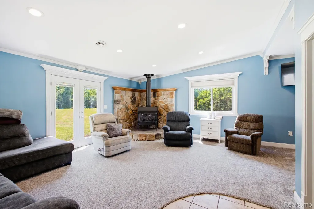 5275 Gratiot Avenue St. Clair Township MI 48079