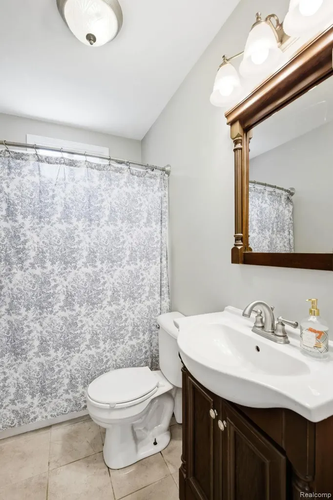 5275 Gratiot Avenue St. Clair Township MI 48079