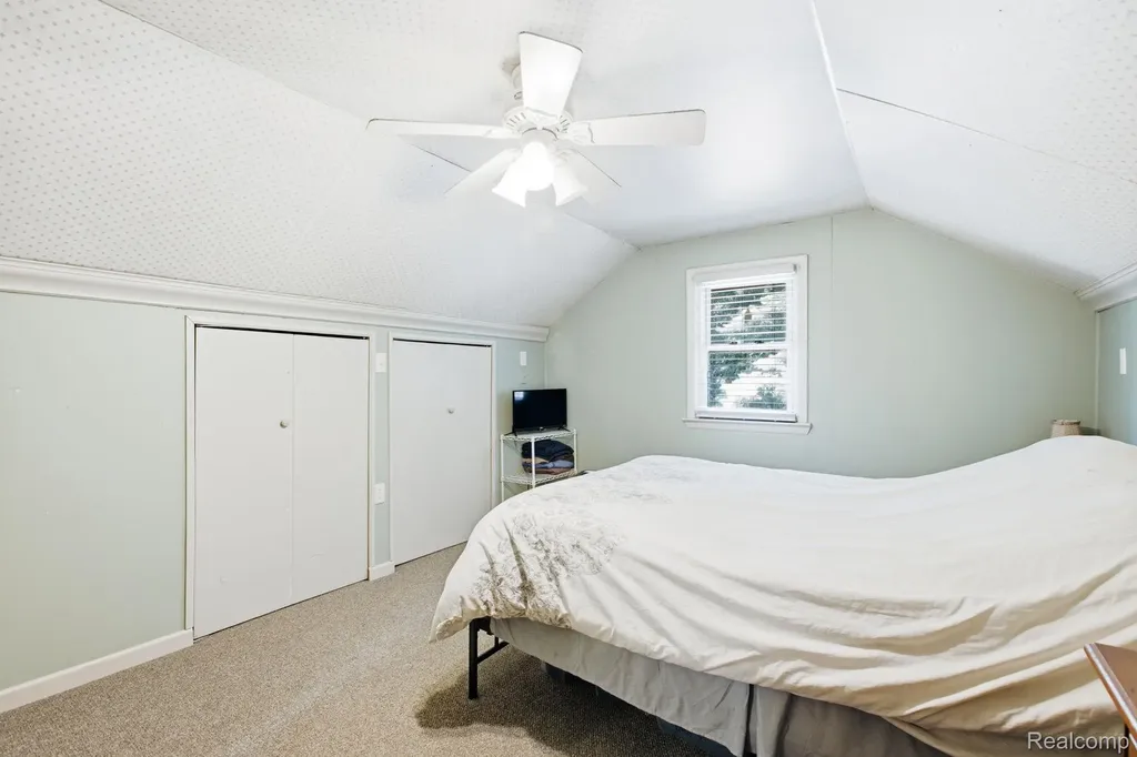 5275 Gratiot Avenue St. Clair Township MI 48079