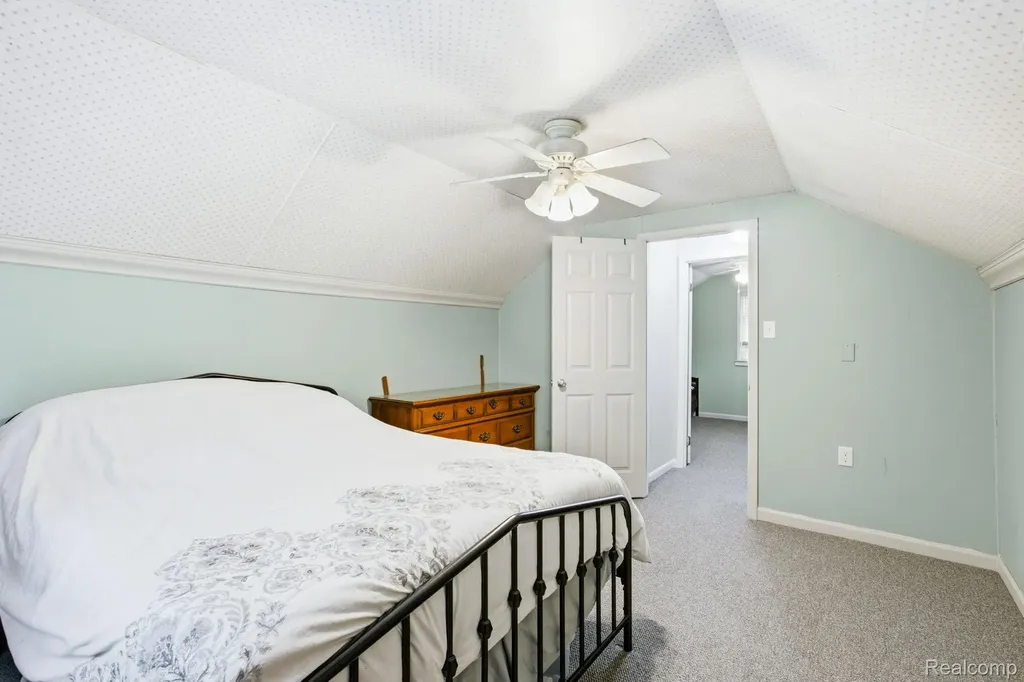 5275 Gratiot Avenue St. Clair Township MI 48079