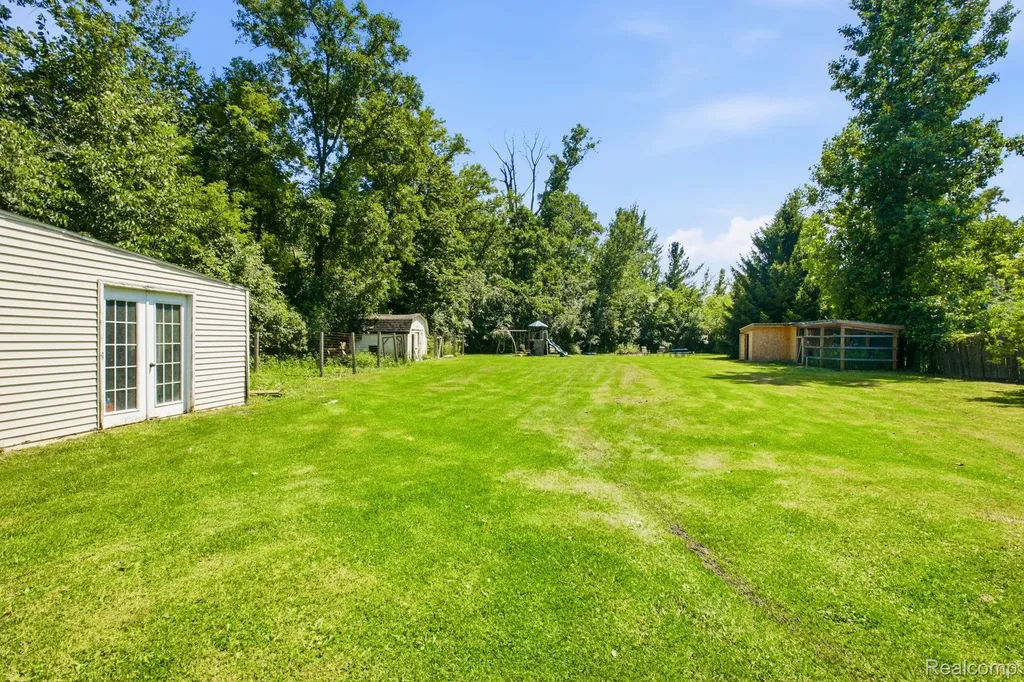 5275 Gratiot Avenue St. Clair Township MI 48079