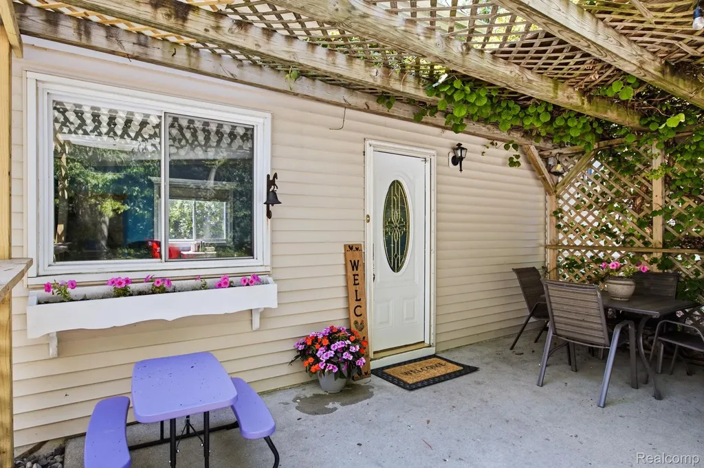 5275 Gratiot Avenue St. Clair Township MI 48079