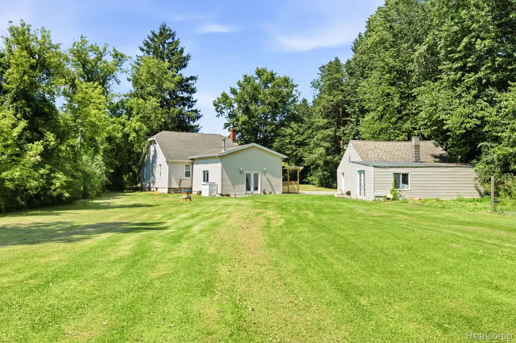 5275 Gratiot Avenue St. Clair Township MI 48079