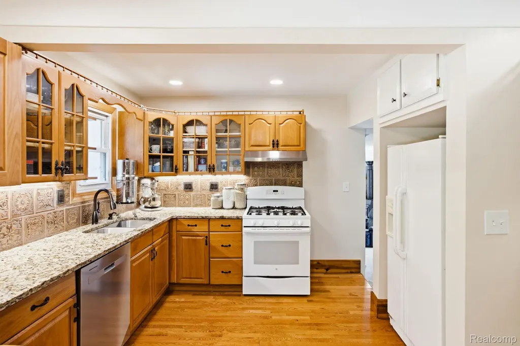 5275 Gratiot Avenue St. Clair Township MI 48079