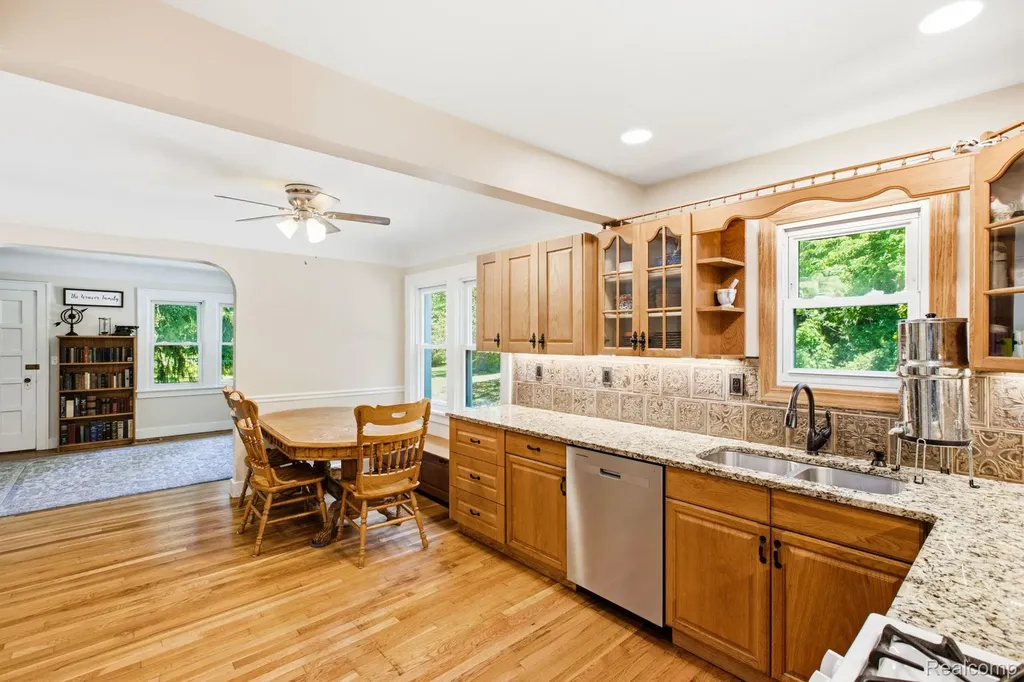 5275 Gratiot Avenue St. Clair Township MI 48079