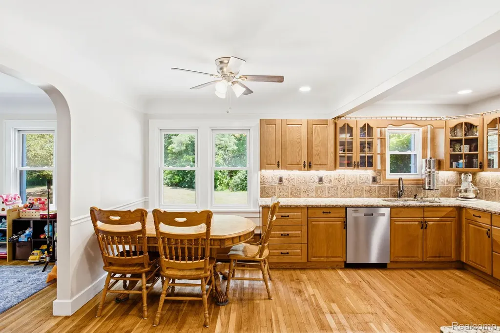 5275 Gratiot Avenue St. Clair Township MI 48079