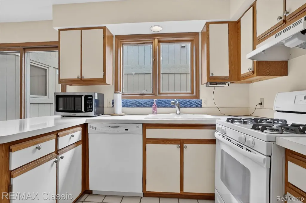 29441 Sylvan Lane Farmington Hills City MI 48334
