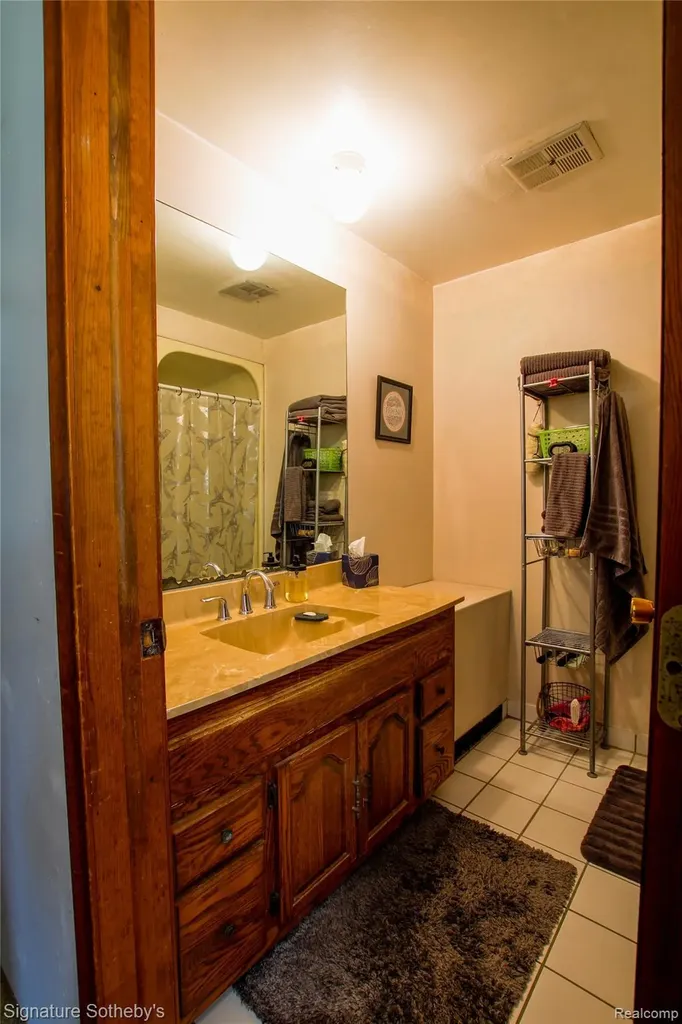 9393 Boncrest Street Commerce Charter Township MI 48382
