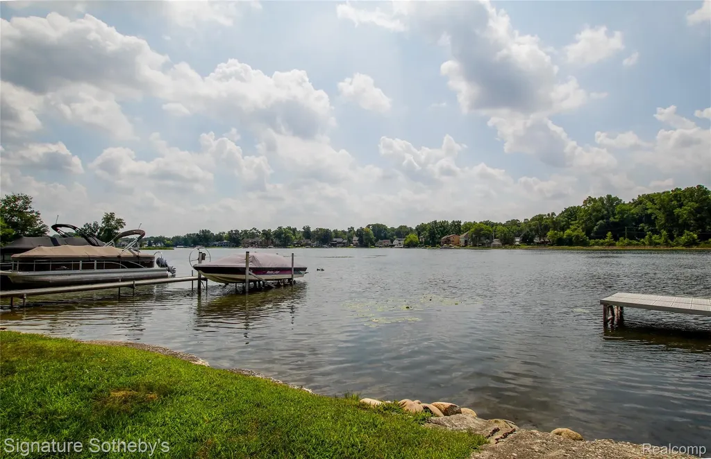 9393 Boncrest Street Commerce Charter Township MI 48382