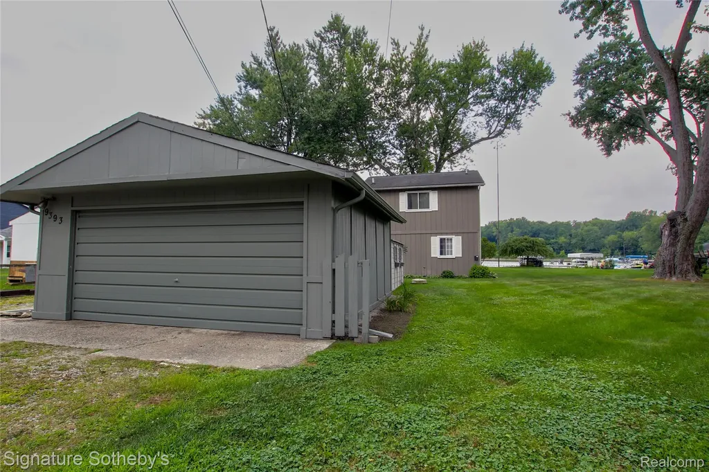 9393 Boncrest Street Commerce Charter Township MI 48382